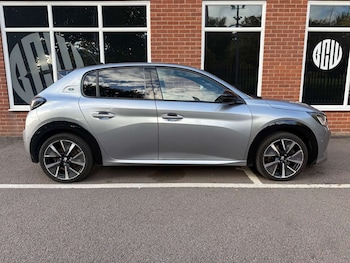 Used Peugeot 208 2021 for sale - 76197229: Photo 2