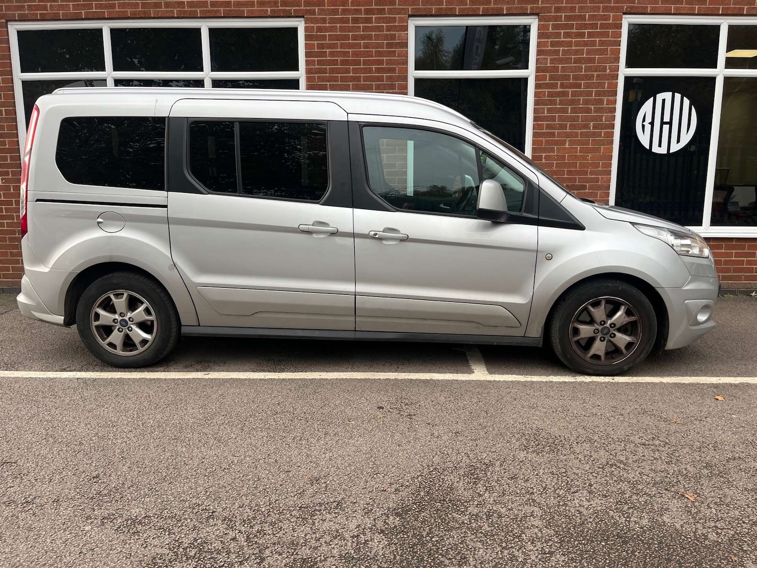 Used Ford Grand Tourneo Connect 2016 for sale - 76429360: Photo 2