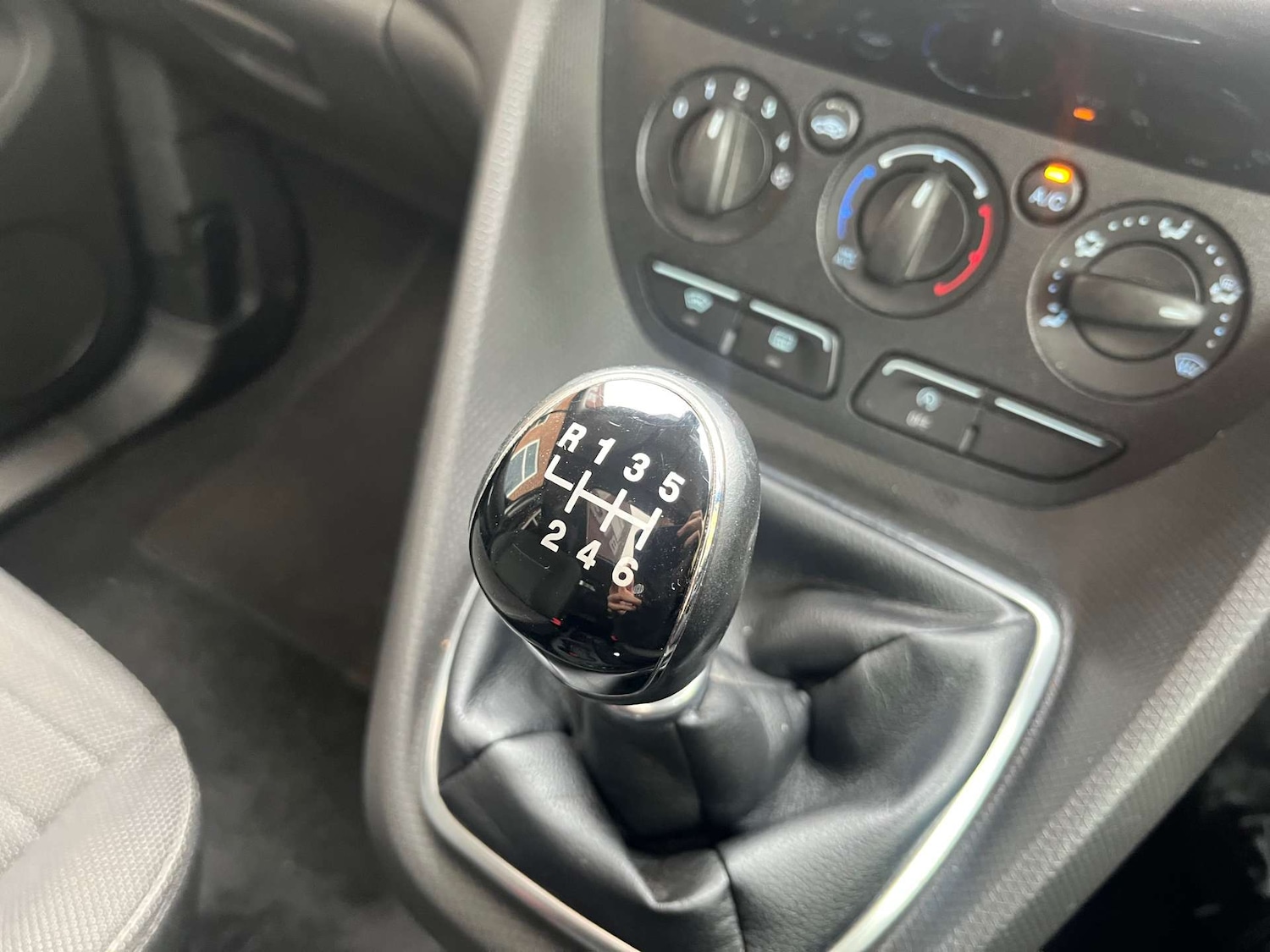 Used Ford Grand Tourneo Connect 2016 for sale - 76429360: Photo 25