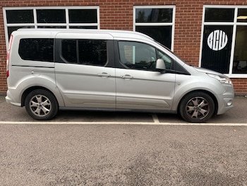 Used Ford Grand Tourneo Connect 2016 for sale - 76429360: Photo