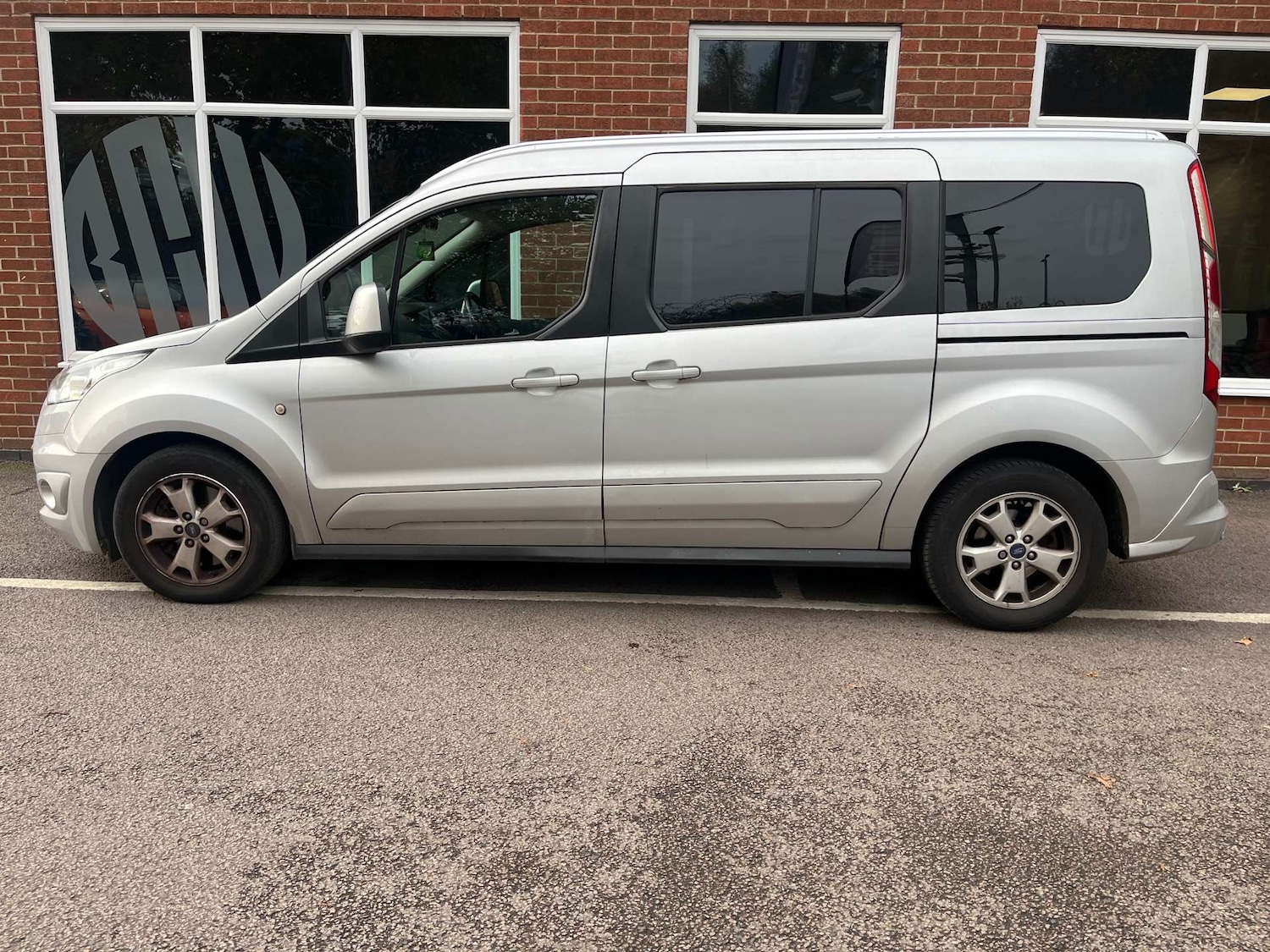 Used Ford Grand Tourneo Connect 2016 for sale - 76429360: Photo 3