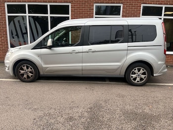 Used Ford Grand Tourneo Connect 2016 for sale - 76429360: Photo