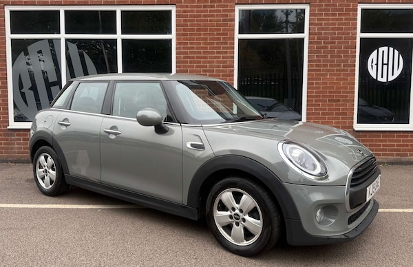 Used MINI Hatch 2019 for sale - 76277541: Photo 1