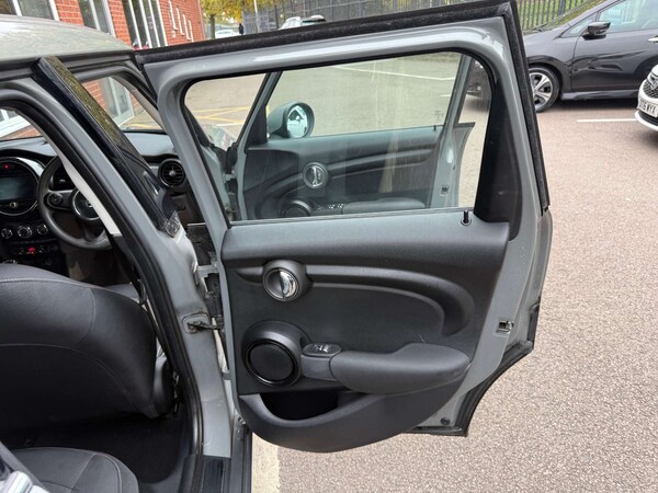 Used MINI Hatch 2019 for sale - 76277541: Photo 43