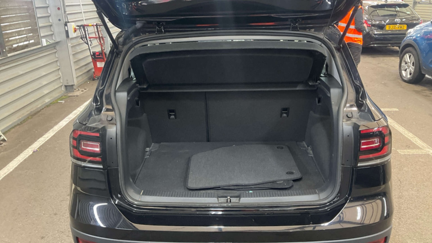 Used Volkswagen T-Cross 2020 for sale - 76429363: Photo 7