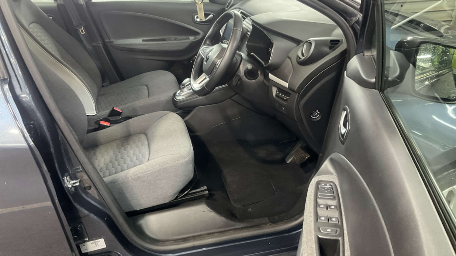 Used Renault Zoe 2021 for sale - 76923105: Photo 9