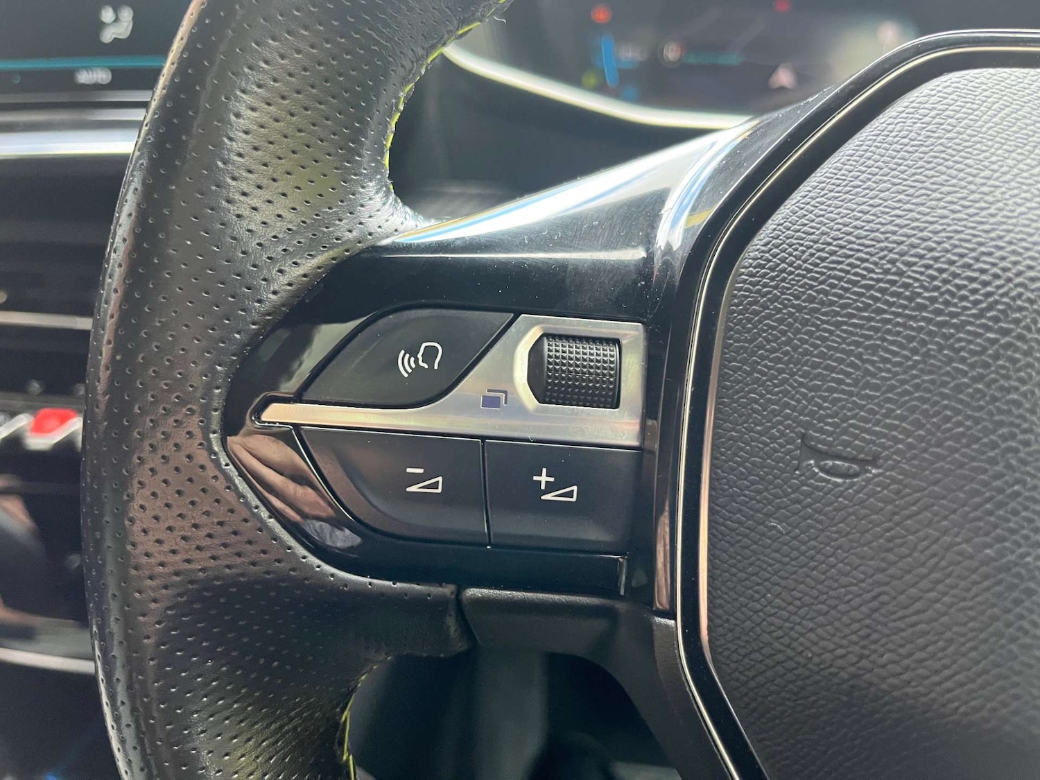 Used Peugeot 2008 2021 for sale - 76345010: Photo 23