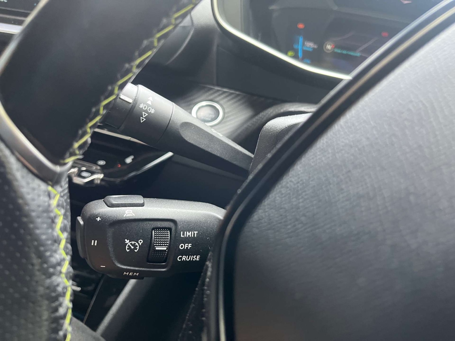 Used Peugeot 2008 2021 for sale - 76345010: Photo 25