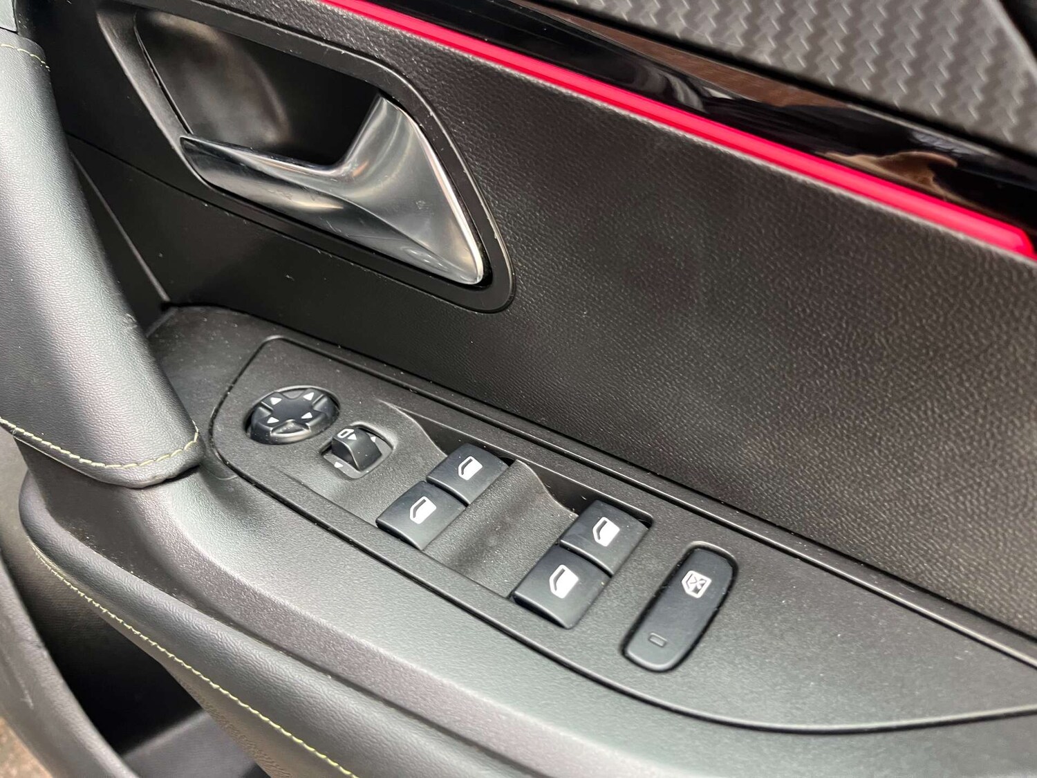 Used Peugeot 2008 2021 for sale - 76345010: Photo 28