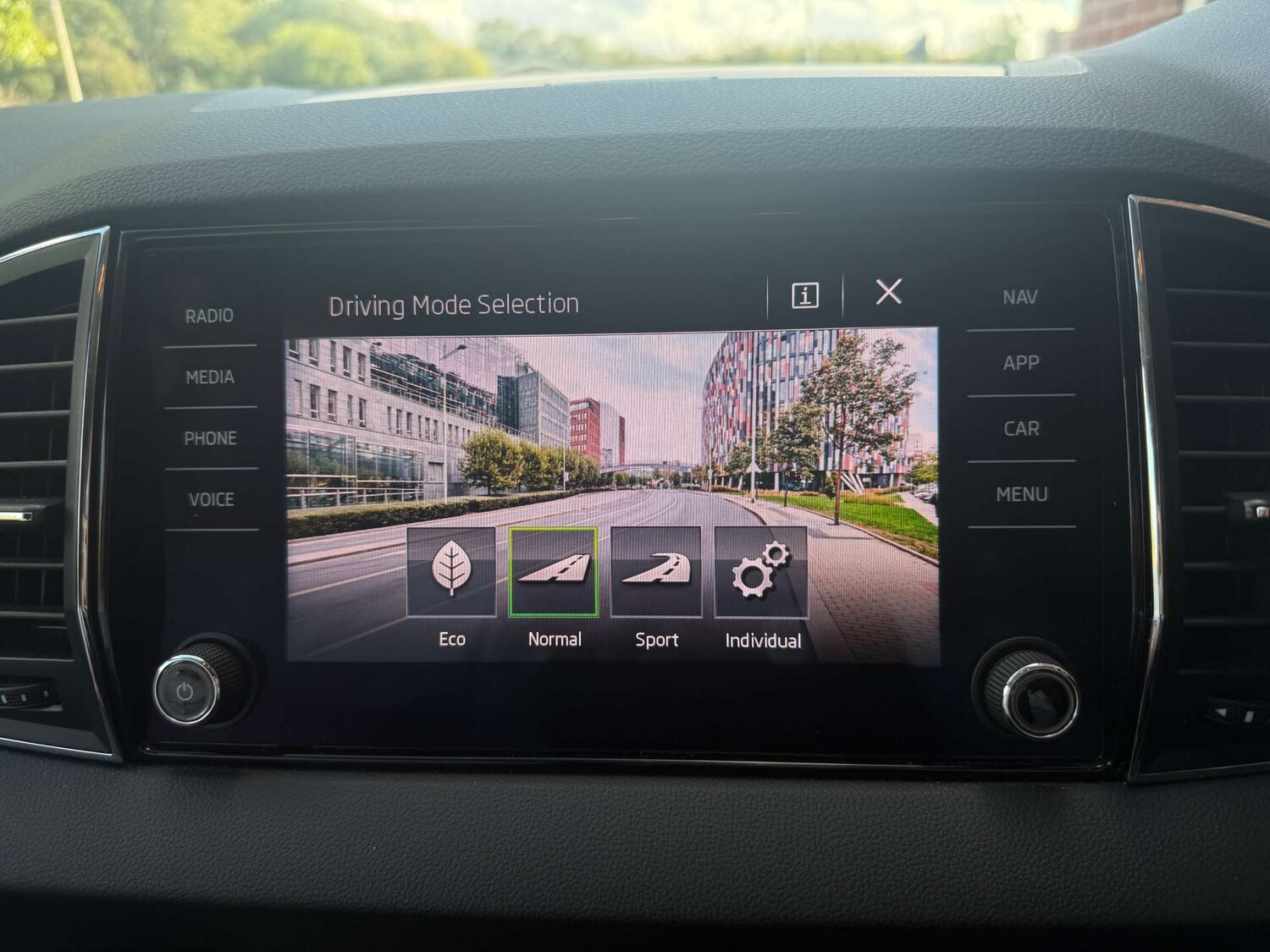 Used Skoda Karoq 2019 for sale - 76277604: Photo 41