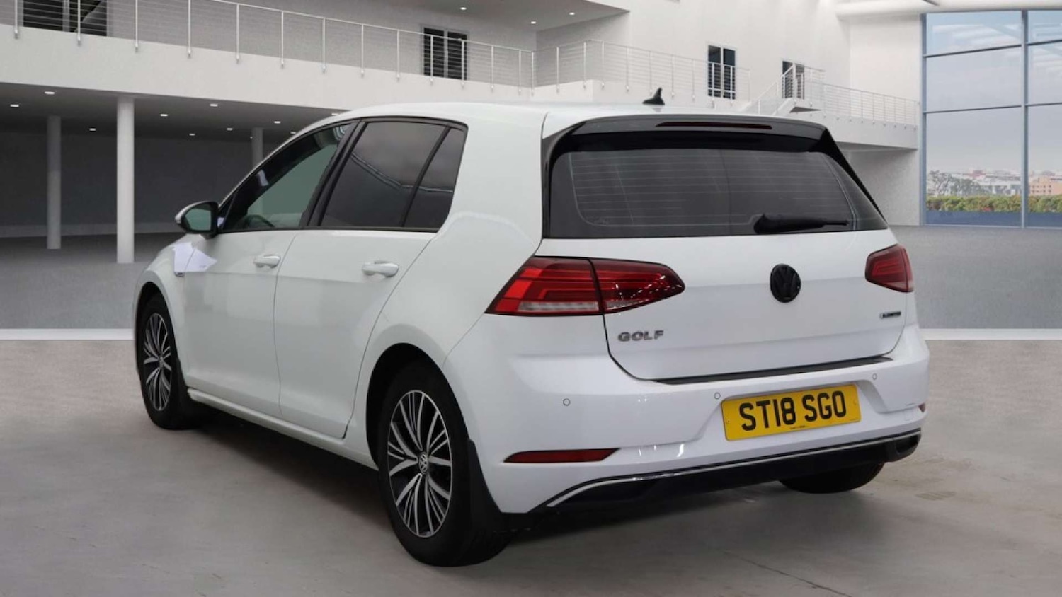 Used Volkswagen Golf 2018 for sale - 77708963: Photo 3