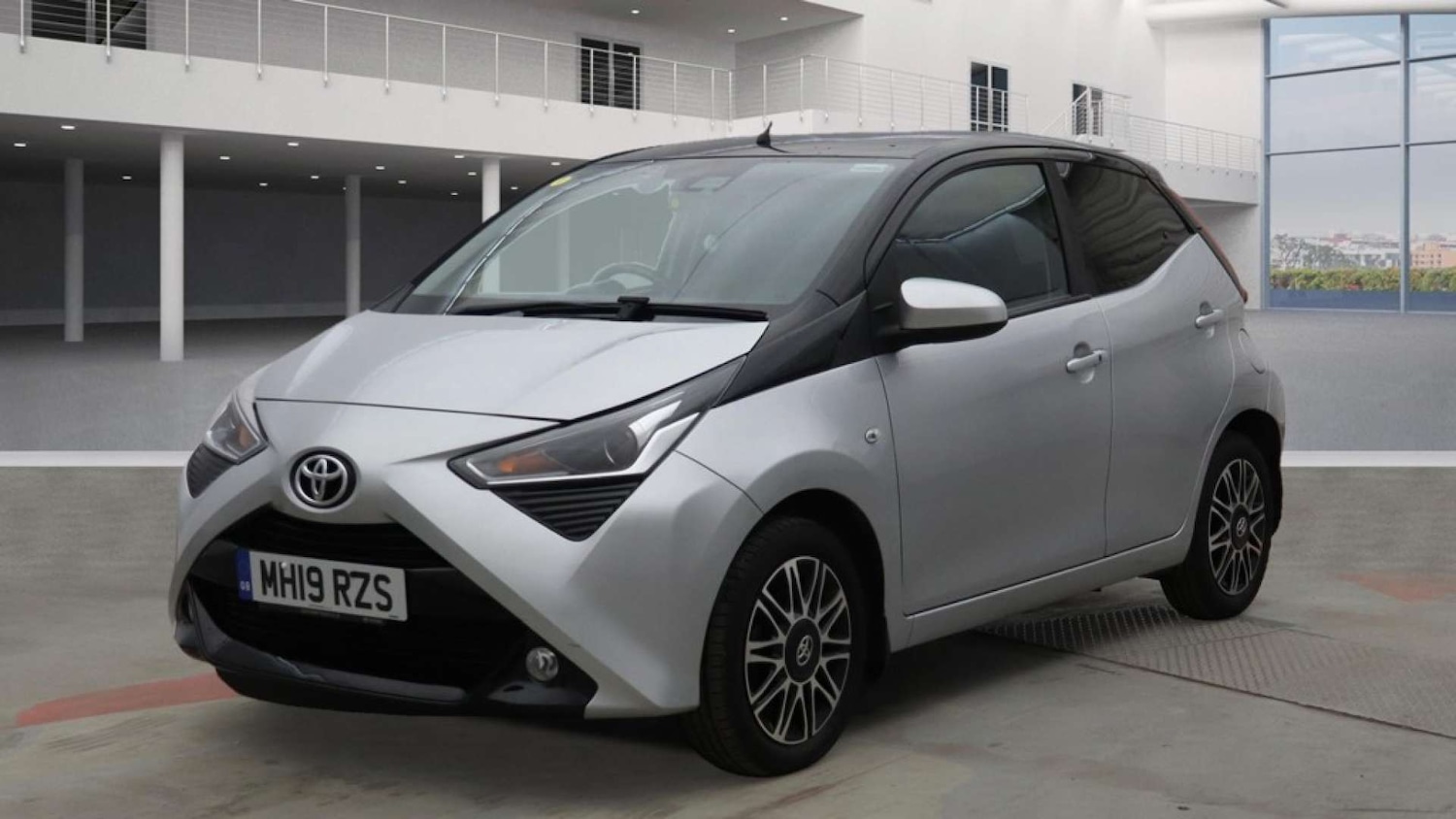 Used Toyota AYGO 2019 for sale - 76767899: Photo 2