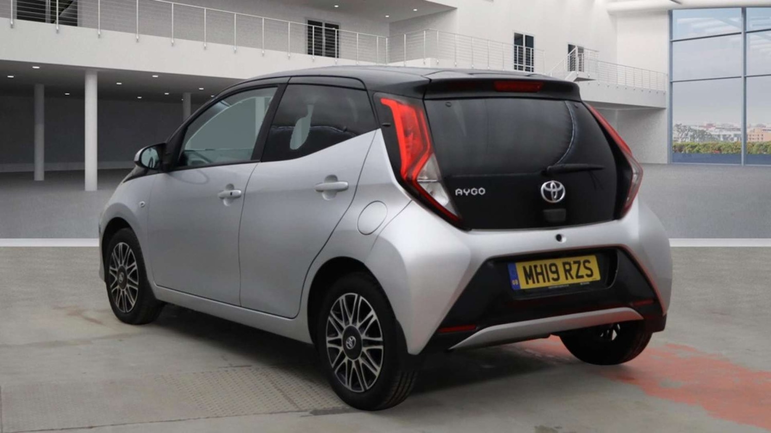 Used Toyota AYGO 2019 for sale - 76767899: Photo 3