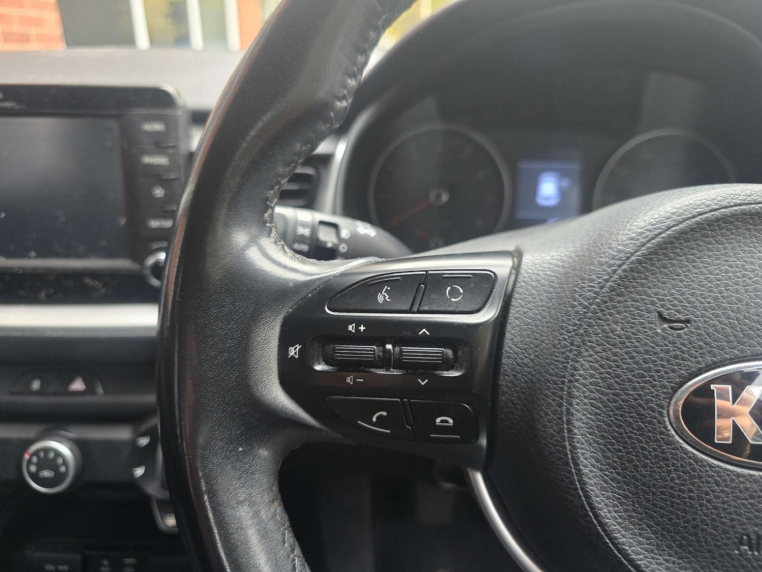 Used Kia Stonic 2019 for sale - 76280362: Photo 15