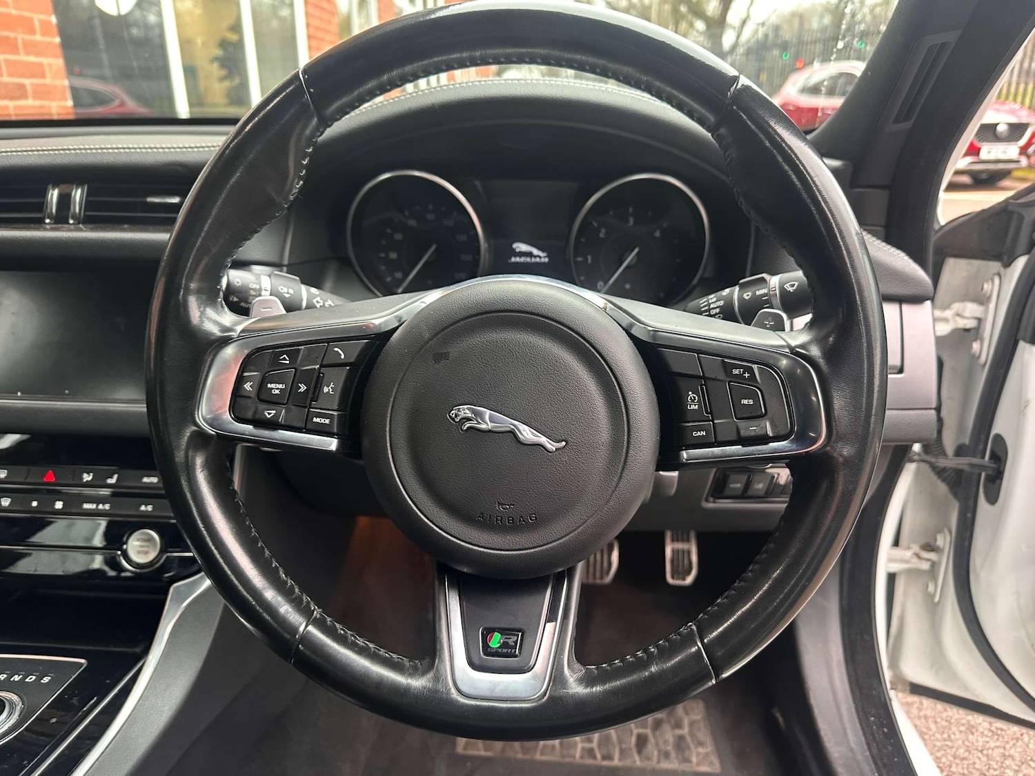 Used Jaguar XF 2018 for sale - 77152862: Photo 26