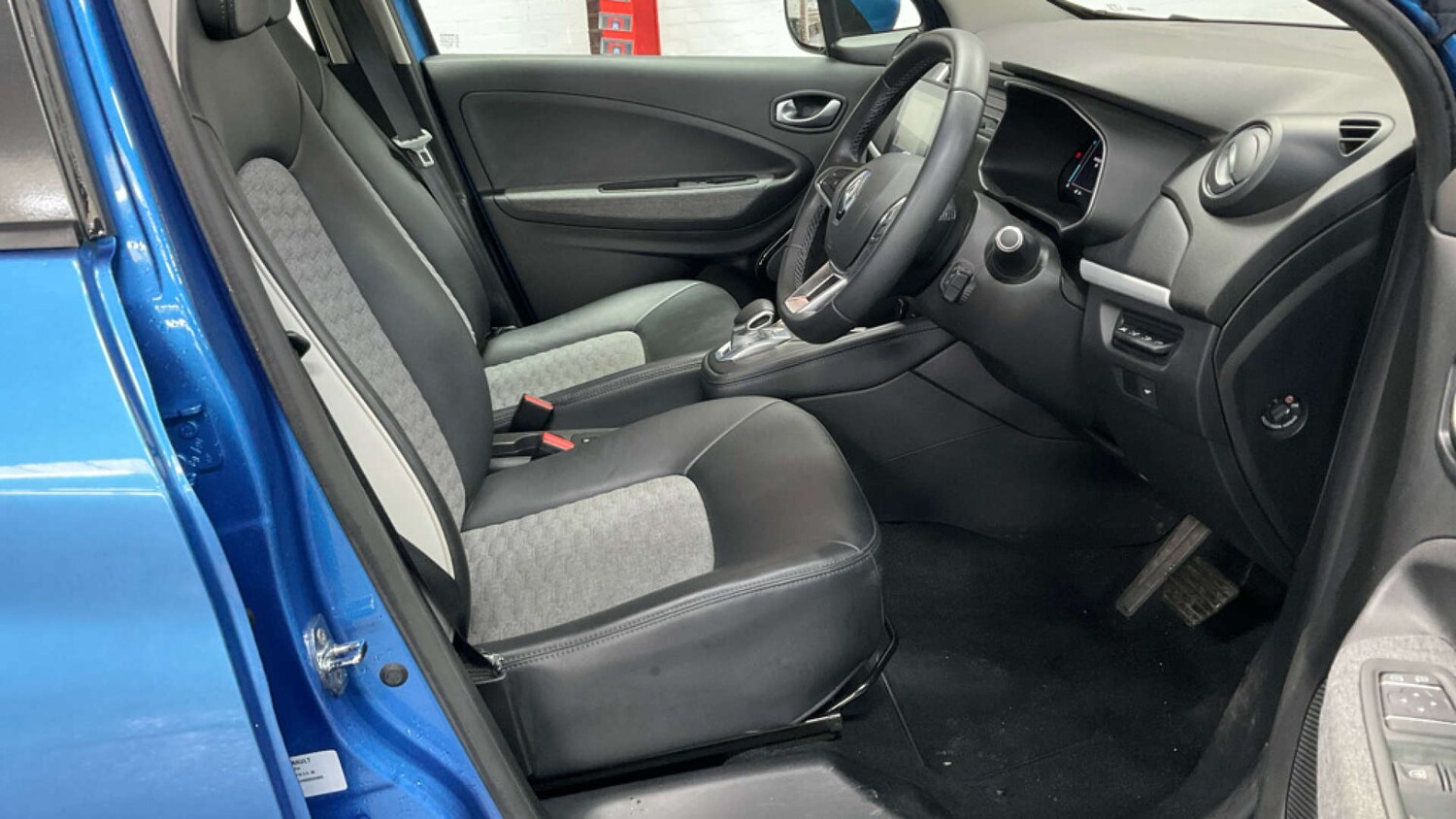 Used Renault Zoe 2021 for sale - 77535135: Photo 9