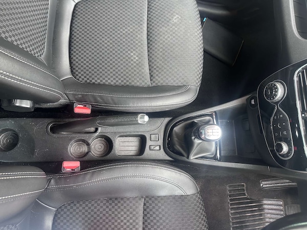 Used Renault Clio 2018 for sale - 76120458: Photo 24