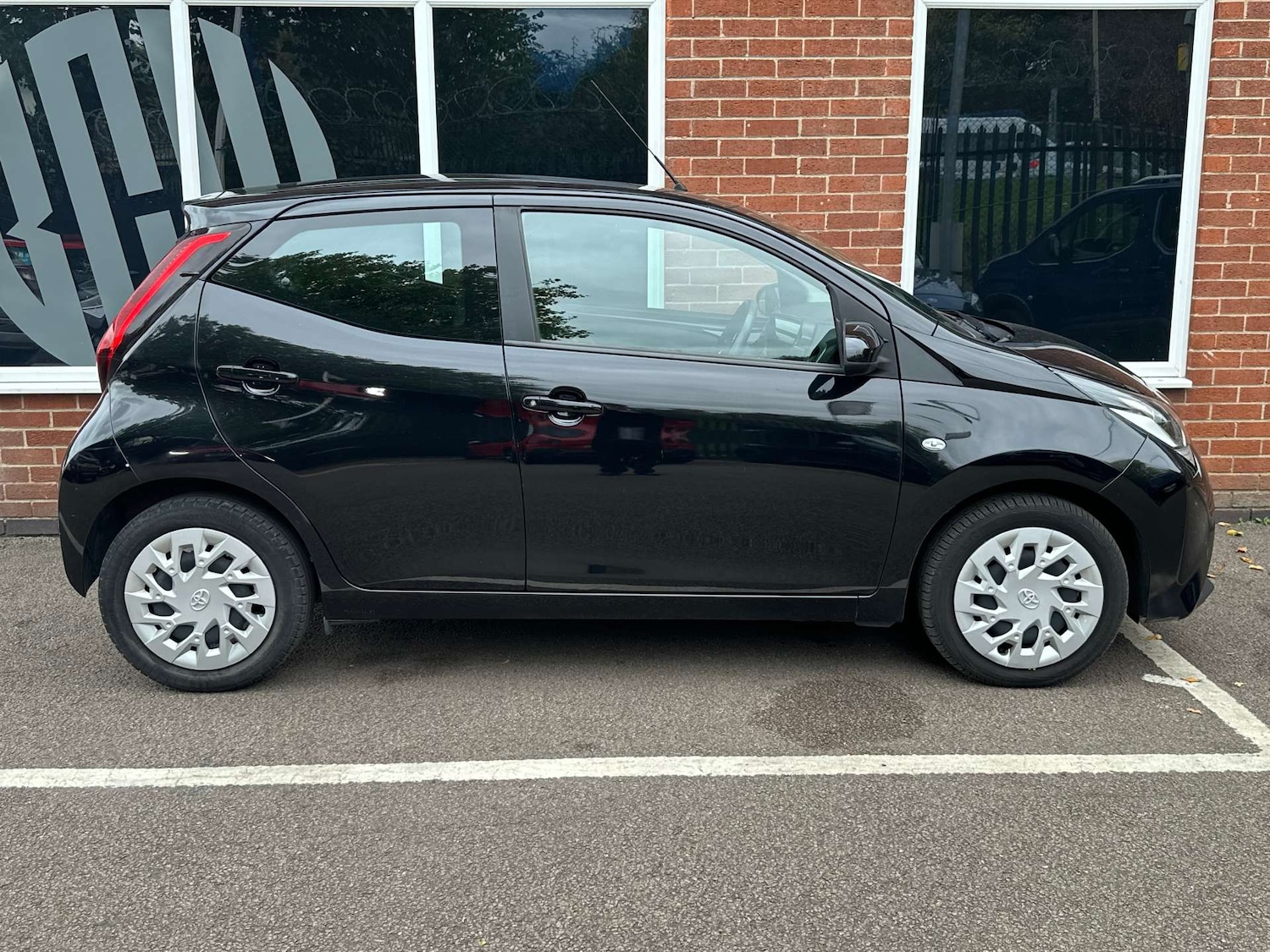 Used Toyota AYGO 2020 for sale - 76601207: Photo 2