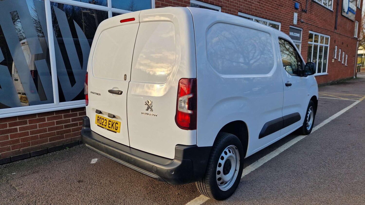 Used Peugeot Partner 2023 for sale - 76462109: Photo 13