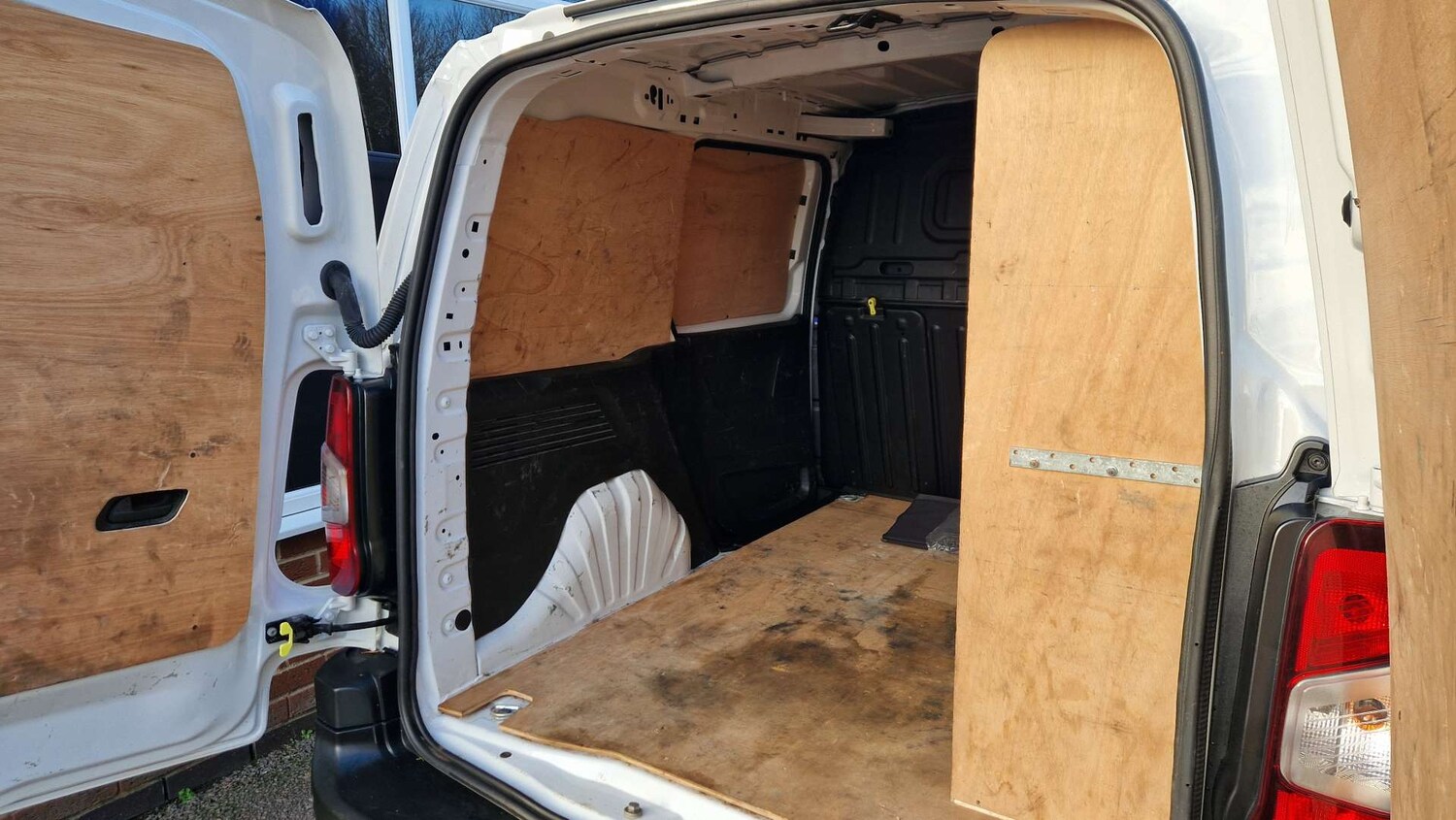 Used Peugeot Partner 2023 for sale - 76462109: Photo 17