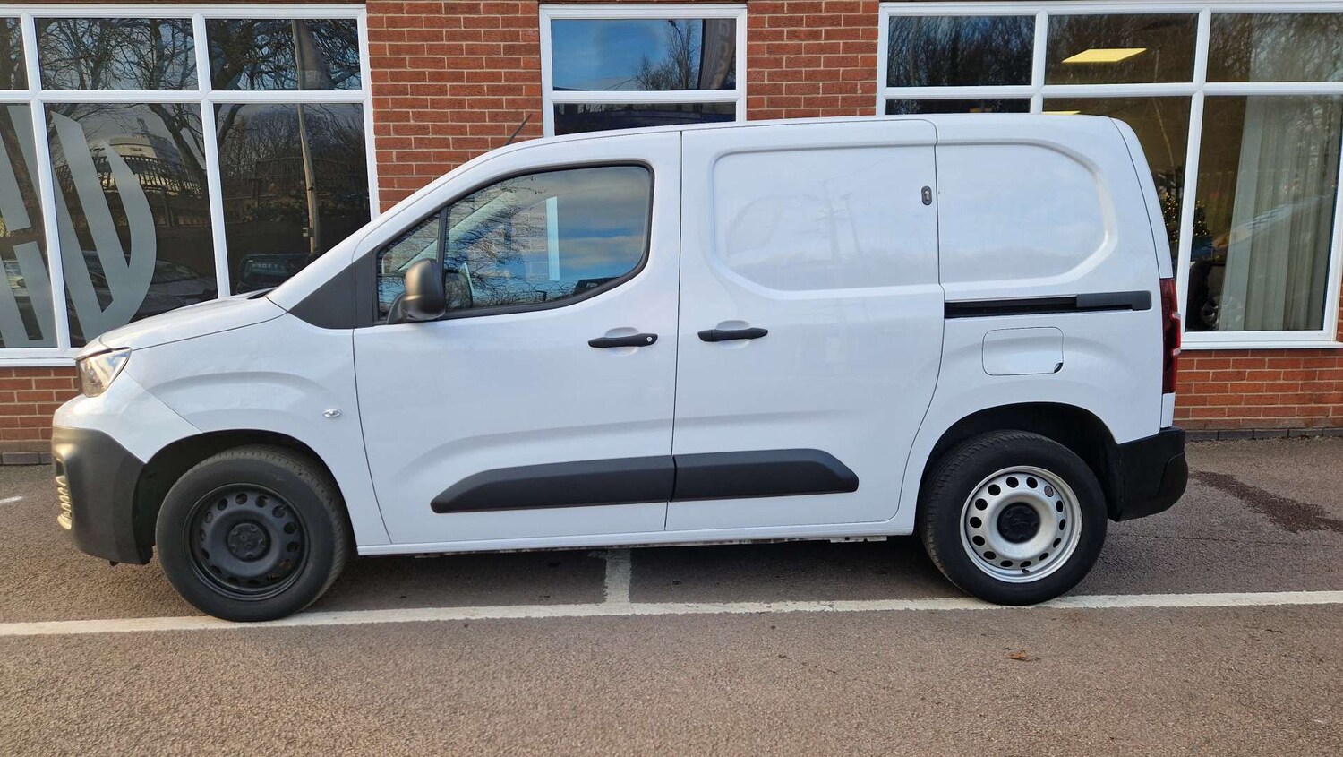 Used Peugeot Partner 2023 for sale - 76462109: Photo 3