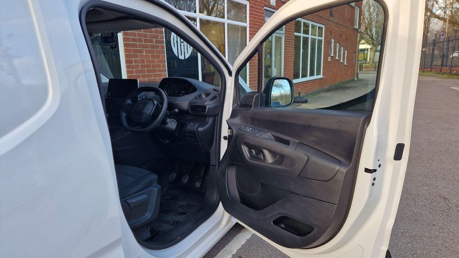 Used Peugeot Partner 2023 for sale - 76462109: Photo 36