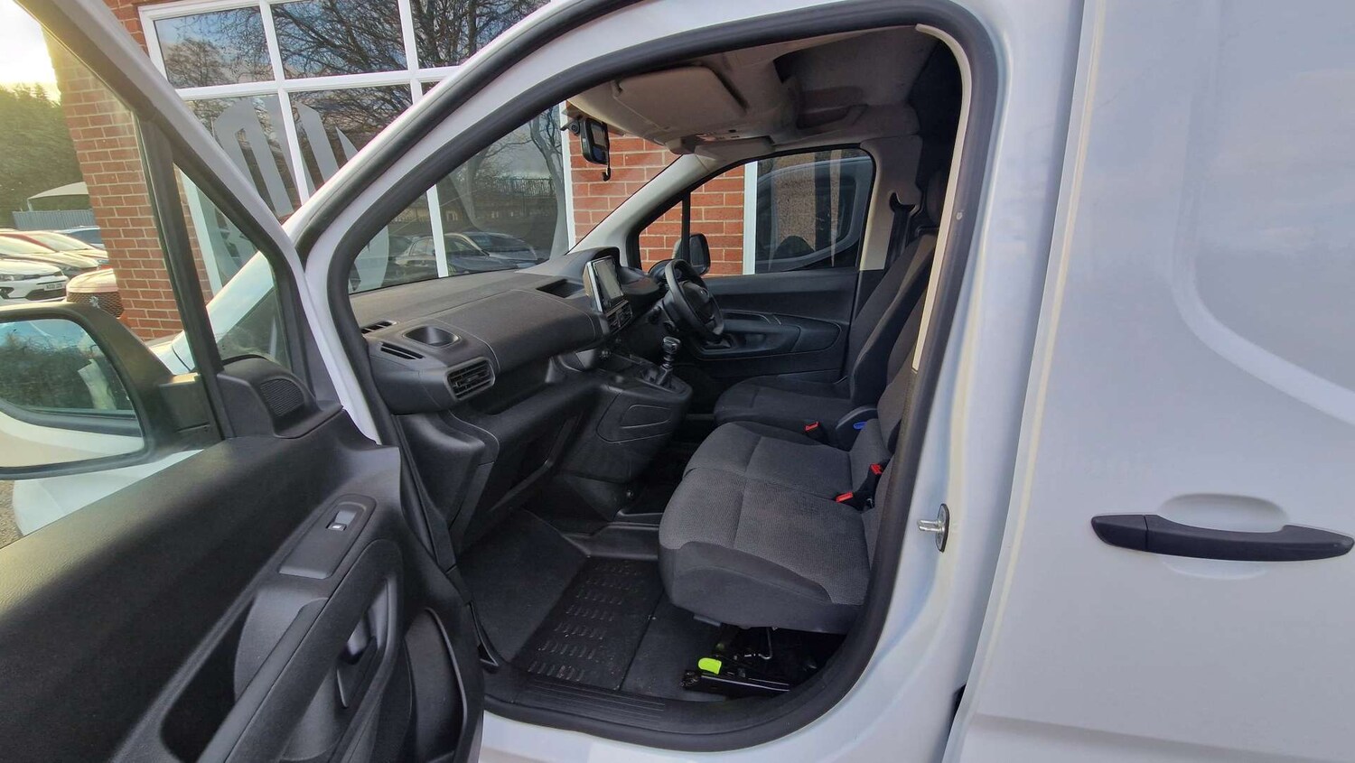 Used Peugeot Partner 2023 for sale - 76462109: Photo 42