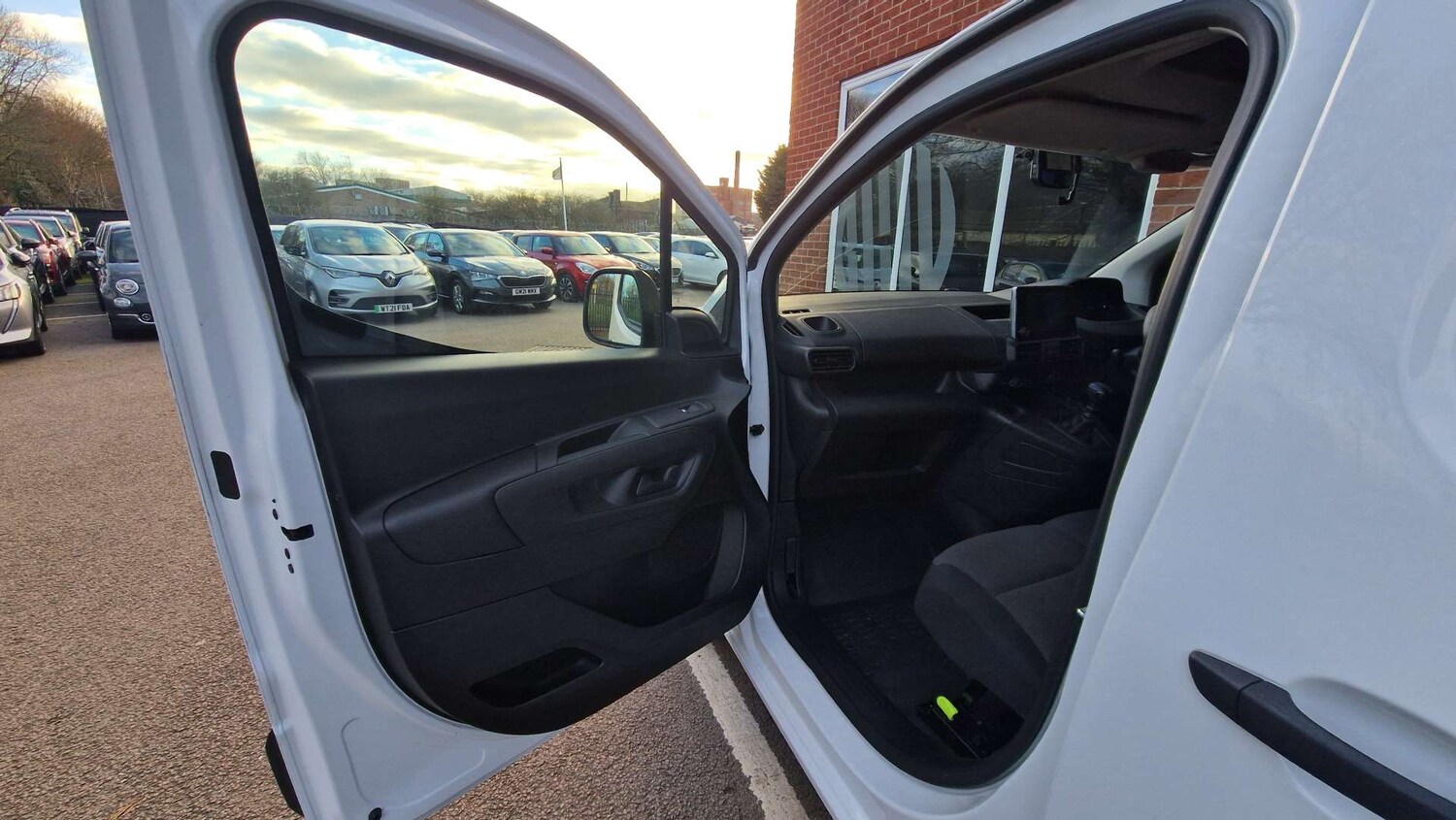 Used Peugeot Partner 2023 for sale - 76462109: Photo 43