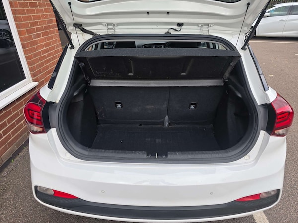 Used Hyundai i20 2020 for sale - 76194649: Photo 29