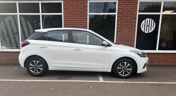 Used Hyundai i20 2019 for sale - 76277612: Photo 2