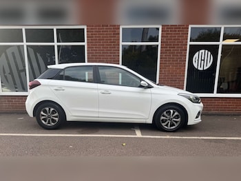 Used Hyundai i20 2019 for sale - 76277612: Photo 2