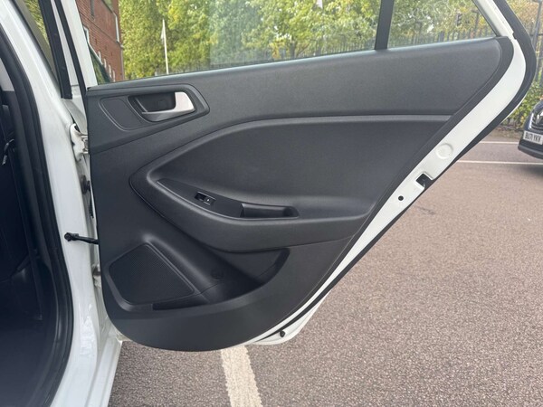 Used Hyundai i20 2019 for sale - 76277612: Photo 39