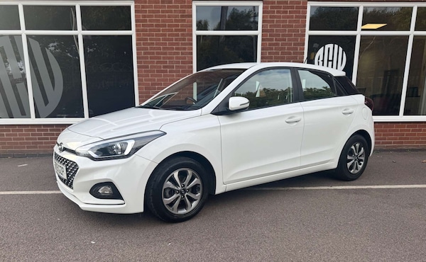 Used Hyundai i20 2019 for sale - 76277612: Photo 4