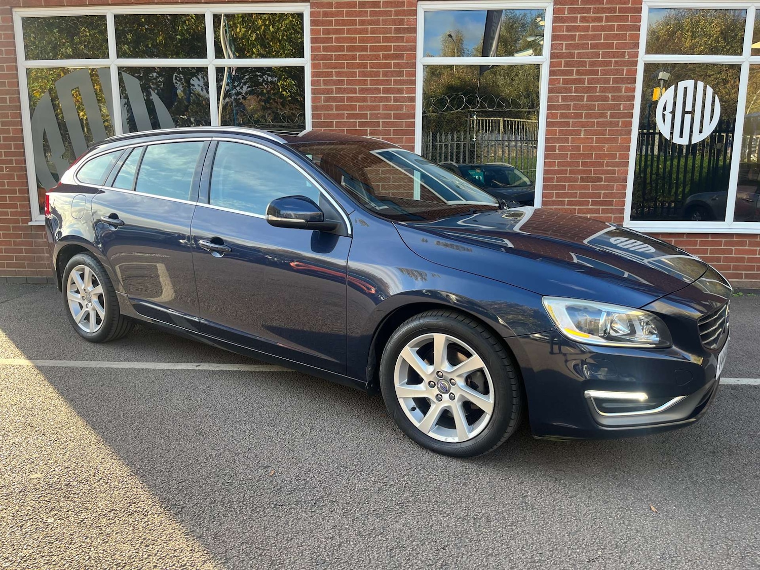 Used Volvo V60 2014 for sale - 76395528: Photo 1