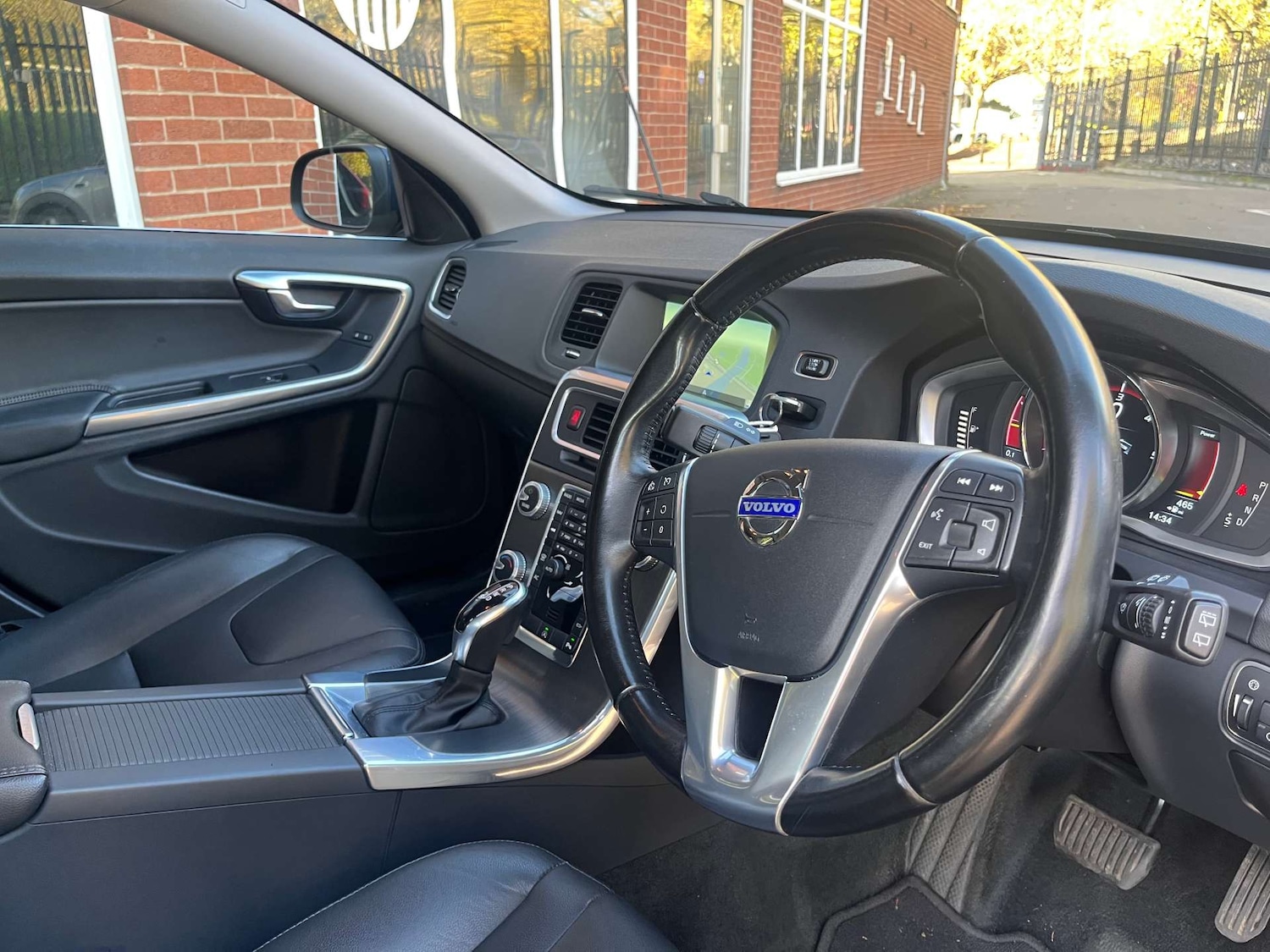 Used Volvo V60 2014 for sale - 76395528: Photo 11