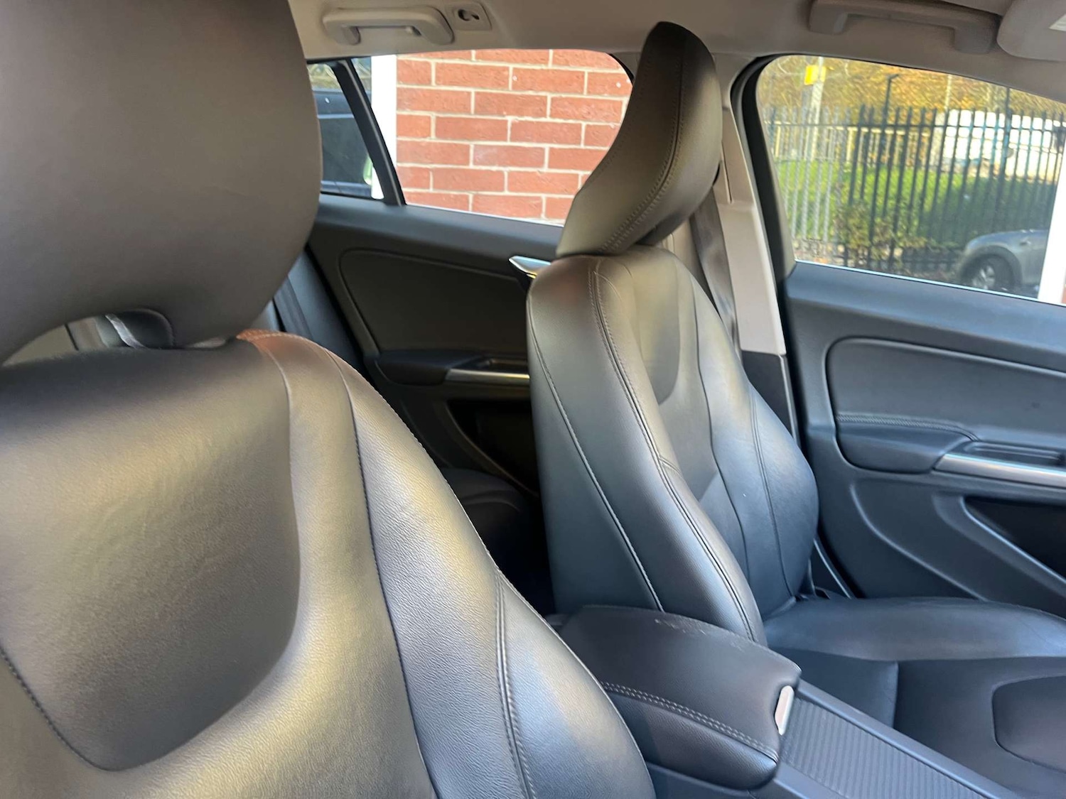 Used Volvo V60 2014 for sale - 76395528: Photo 12