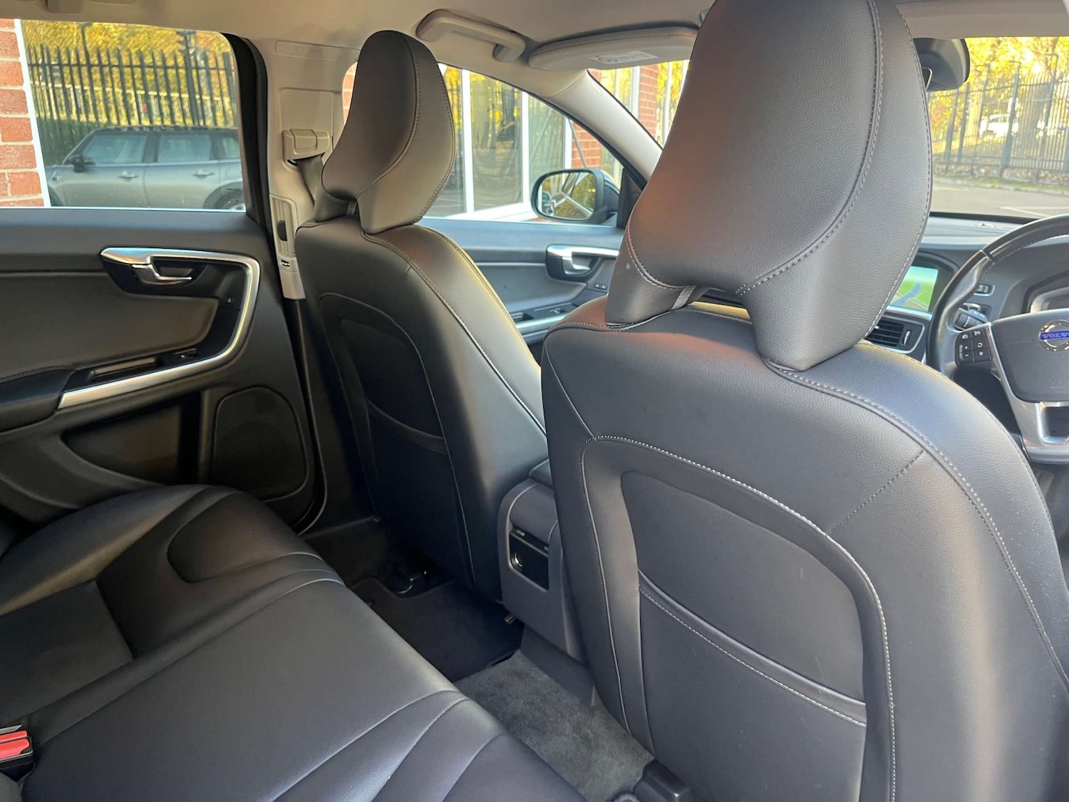 Used Volvo V60 2014 for sale - 76395528: Photo 13