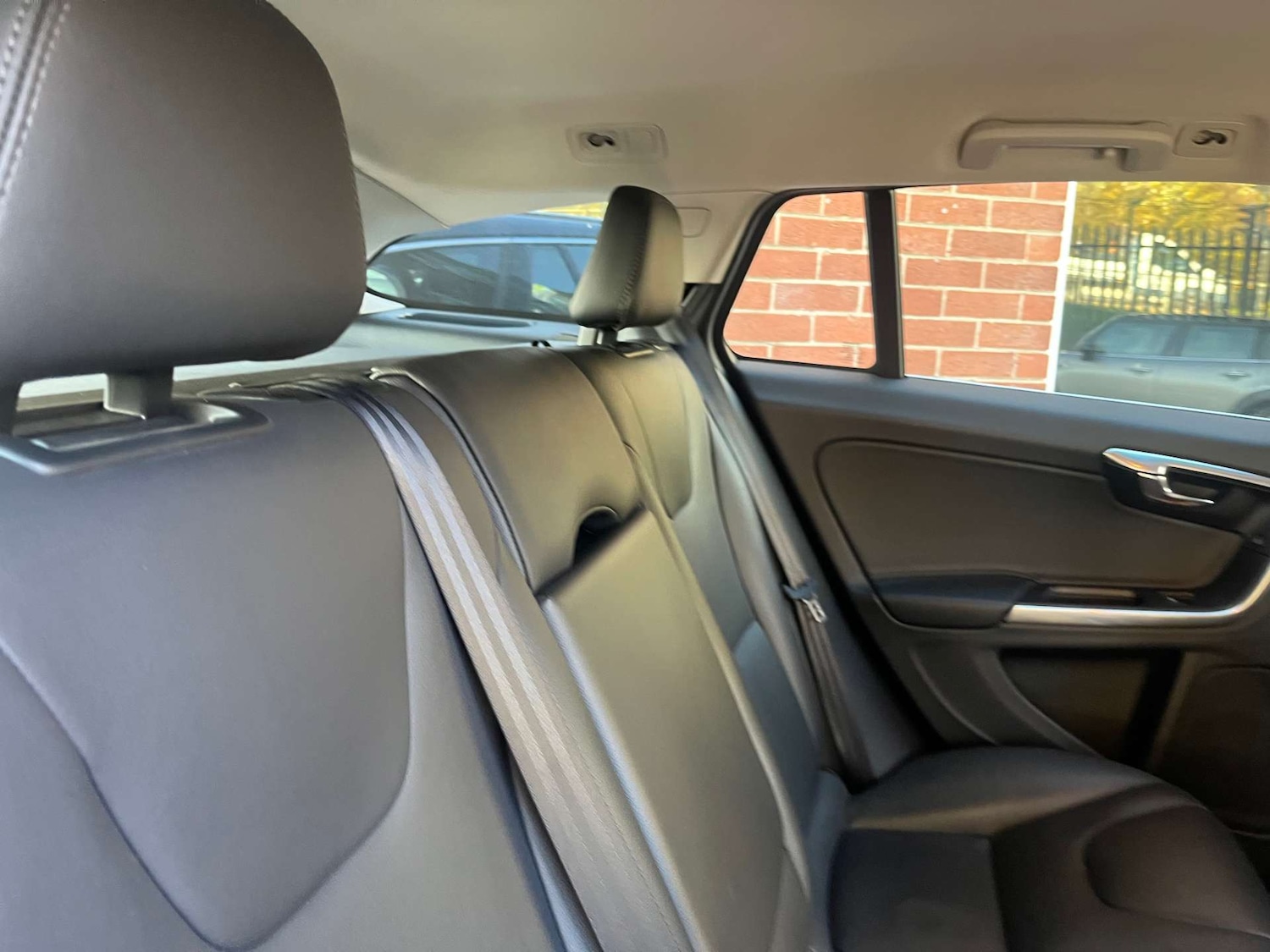 Used Volvo V60 2014 for sale - 76395528: Photo 14