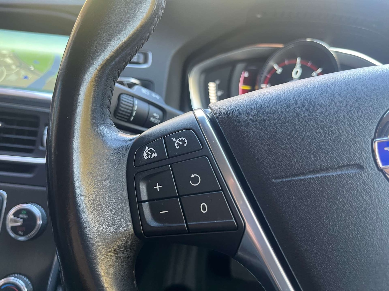 Used Volvo V60 2014 for sale - 76395528: Photo 17