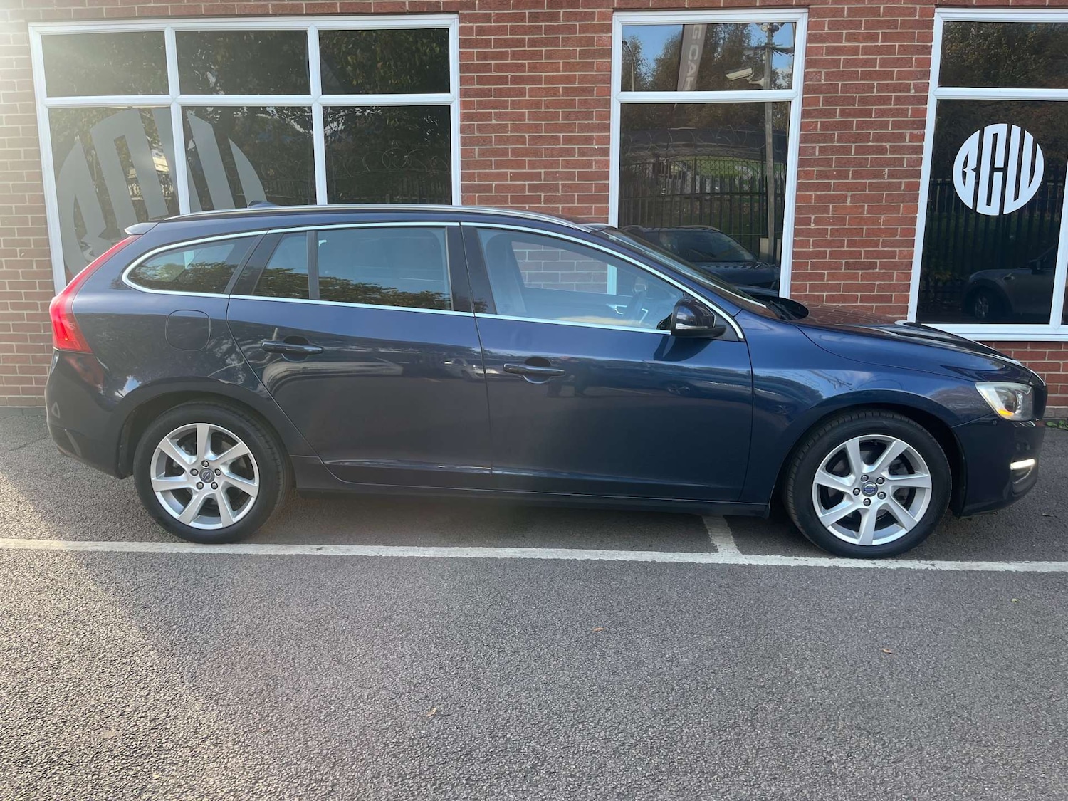 Used Volvo V60 2014 for sale - 76395528: Photo 2