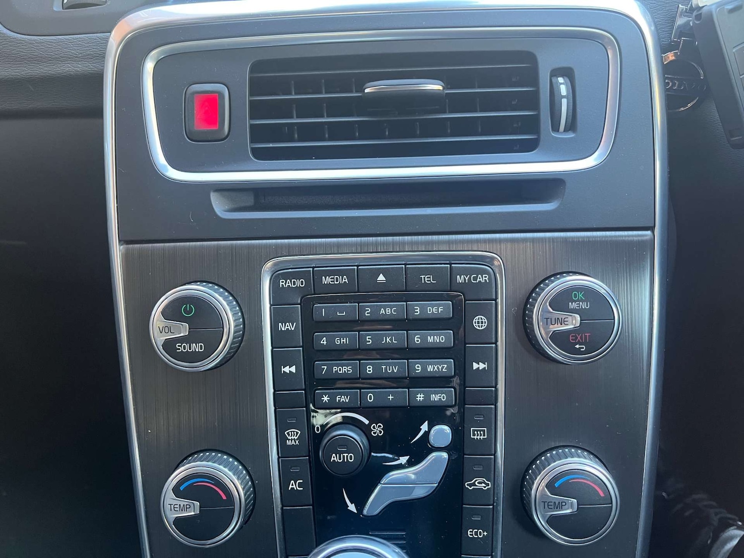 Used Volvo V60 2014 for sale - 76395528: Photo 24