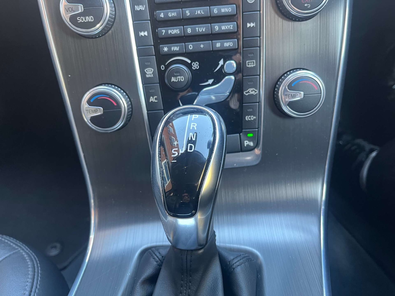 Used Volvo V60 2014 for sale - 76395528: Photo 25