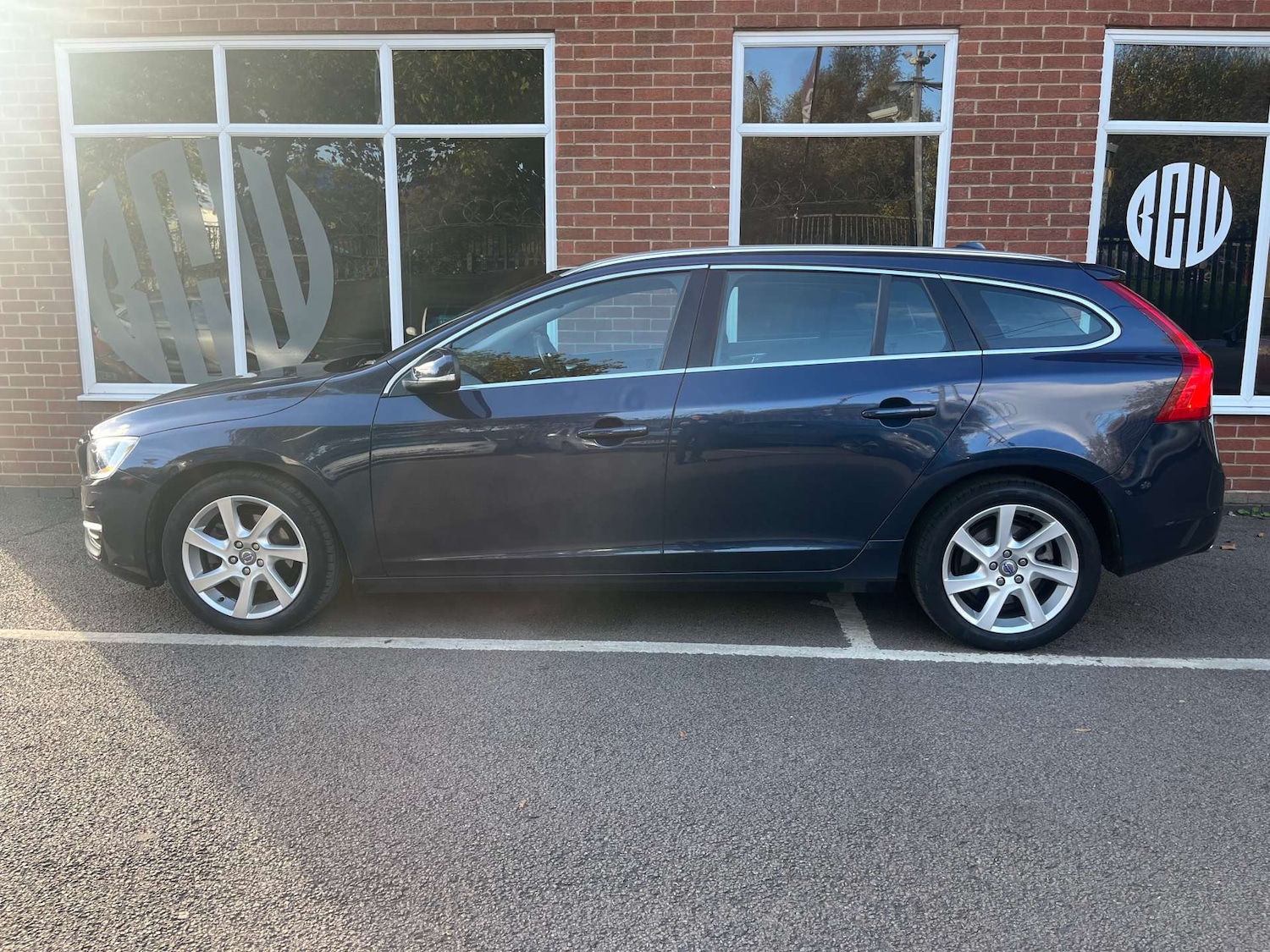 Used Volvo V60 2014 for sale - 76395528: Photo 3