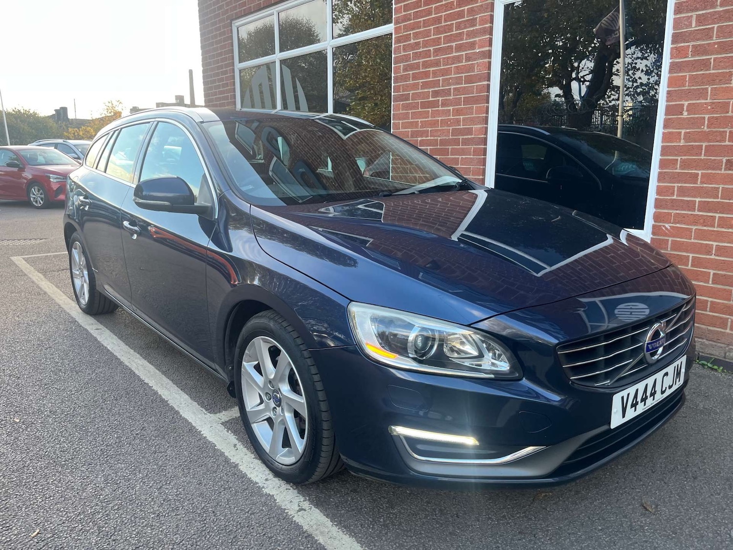 Used Volvo V60 2014 for sale - 76395528: Photo 5