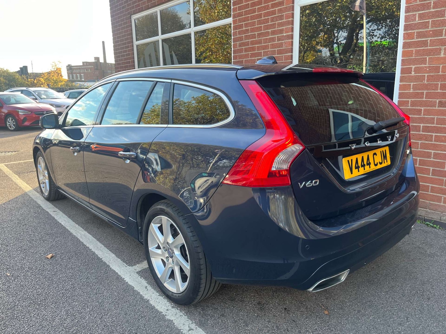 Used Volvo V60 2014 for sale - 76395528: Photo 6