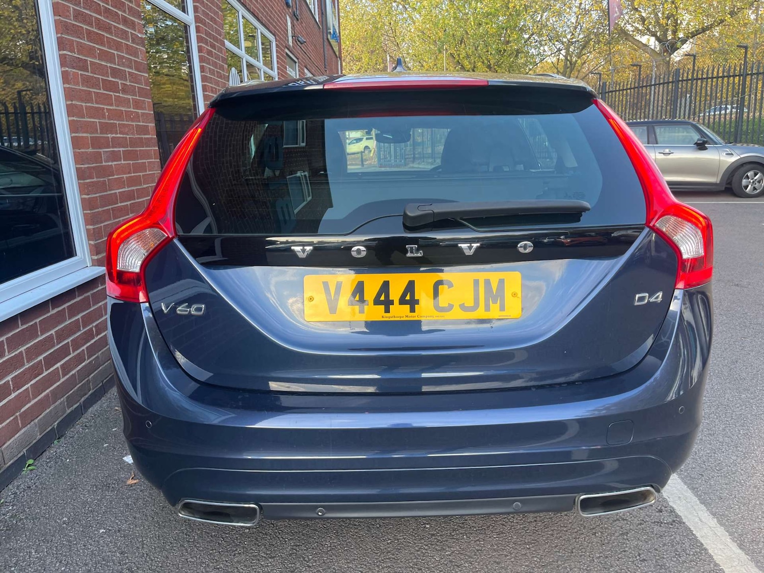 Used Volvo V60 2014 for sale - 76395528: Photo 9