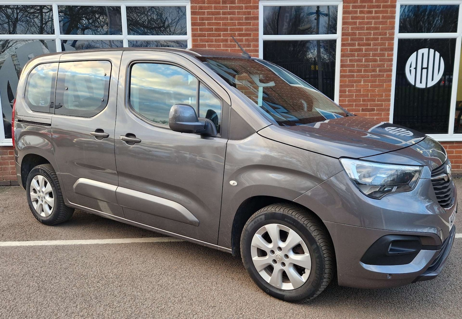 Used Vauxhall Combo Life 2019 for sale - 76923104: Photo 1
