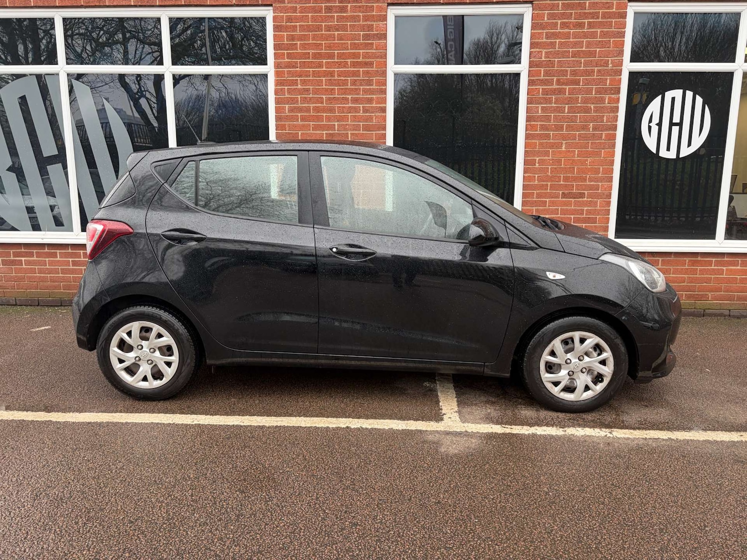 Used Hyundai i10 2019 for sale - 77606769: Photo 2