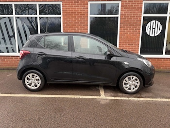 Used Hyundai i10 2019 for sale - 77606769: Photo