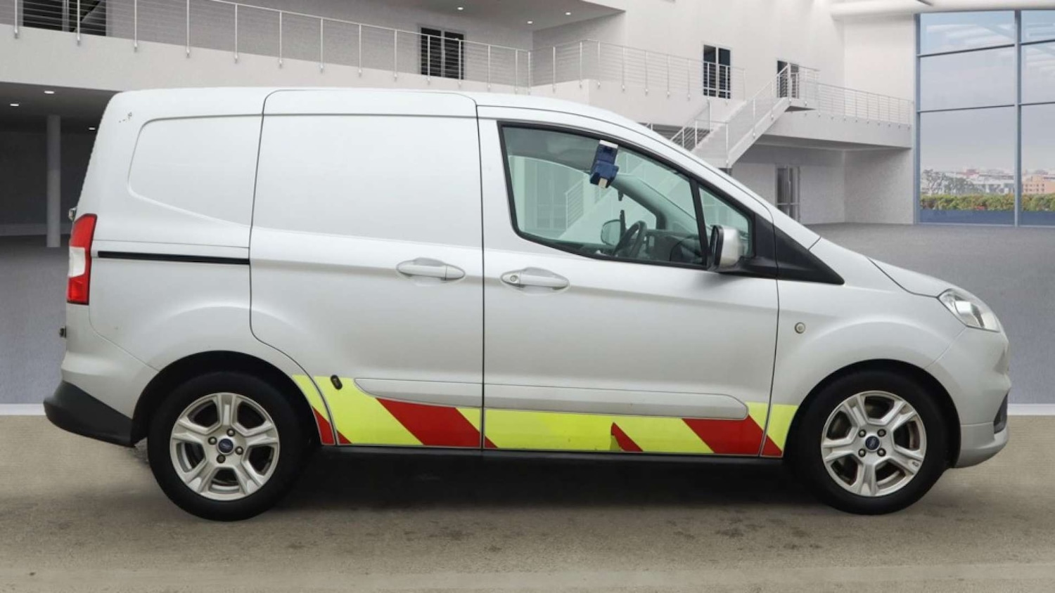Used Ford Transit Courier 2021 for sale - 76320857: Photo 5